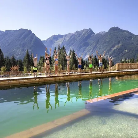 Chalet Near Lift With Garden Neukirchen am Großvenediger