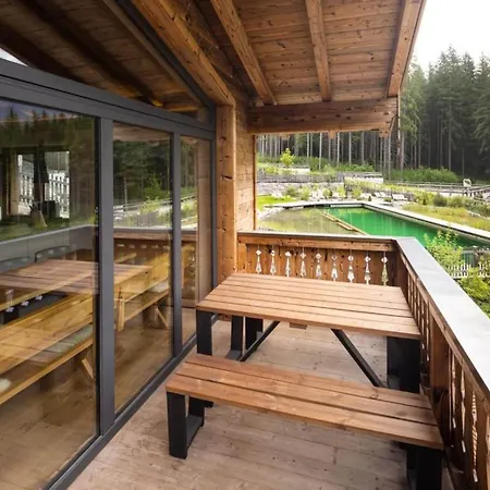 Near Lift With Garden Chalet *