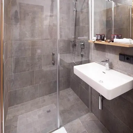 Chalet Near Lift With Garden Neukirchen am Großvenediger