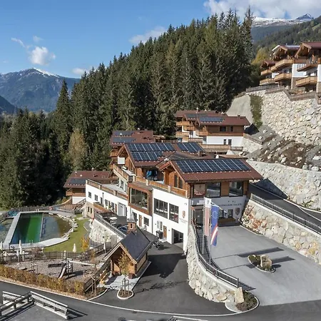 Near Lift With Garden Chalet