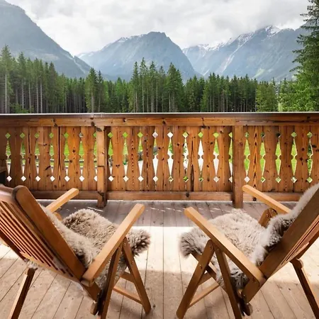 Near Lift With Garden Chalet *