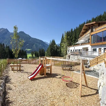 Chalet Near Lift With Garden