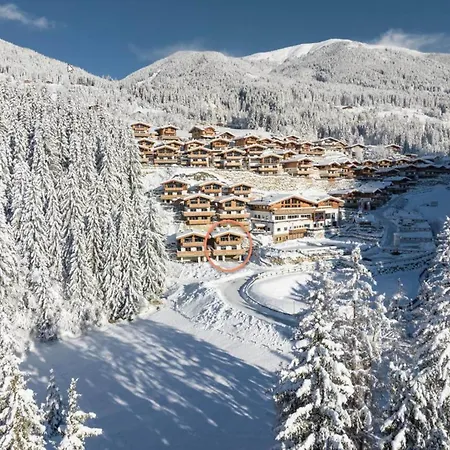 Near Lift With Garden Chalet *