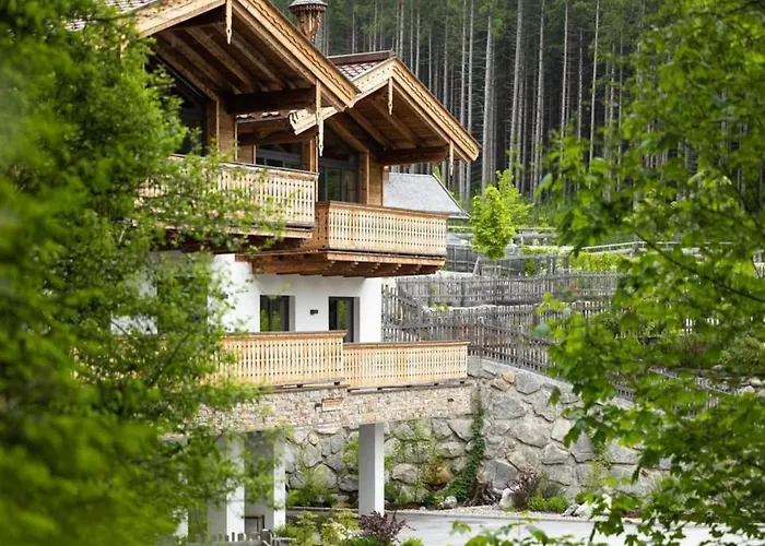 Σαλέ Near Lift With Garden *