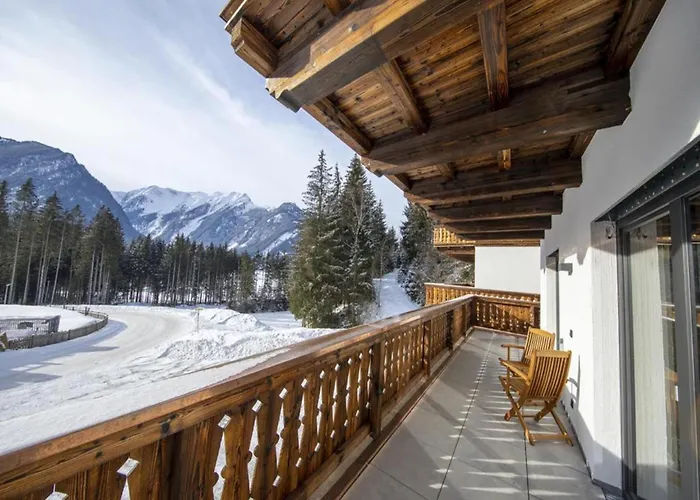 Σαλέ Near Lift With Garden *